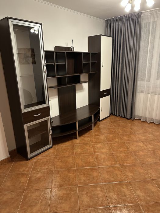Se da in chirie pe termen lung,apartament cu 3 camere,mobilat partial