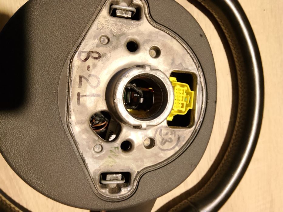 Продавам волан за Ауди А4 б8.5