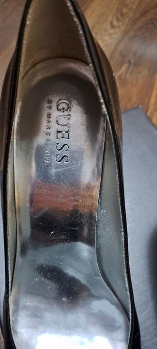 Стилни дамски обувки GUESS 39 номер