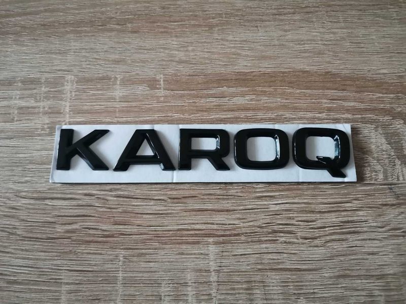 черен надпис Skoda Karoq