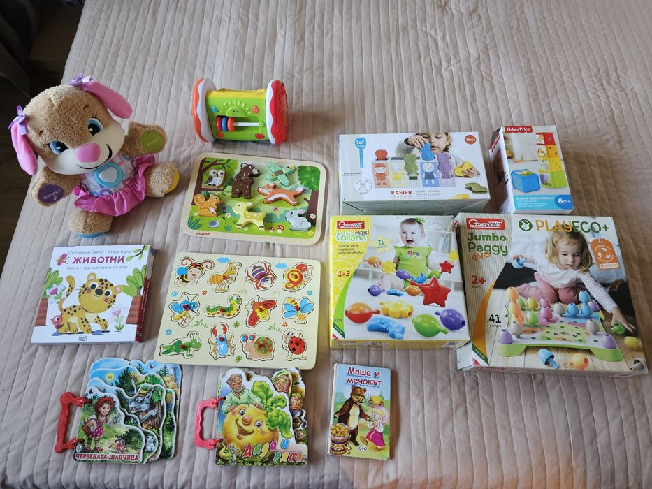 Лот с играчки, книжки, пъзели, мозайка, кубчета, щипки и музикални