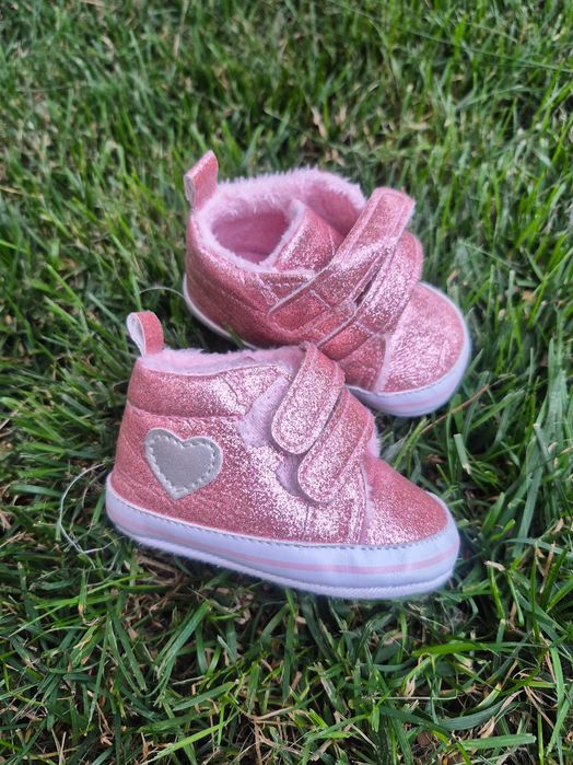 Бебешки сандали и буйки