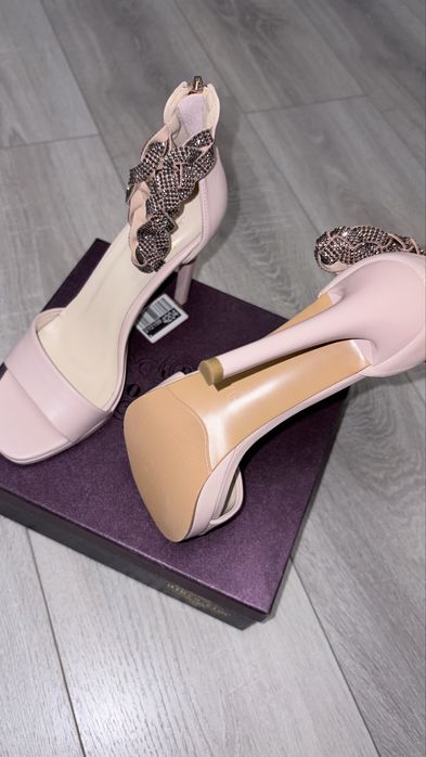 Туфли на высоком каблуке