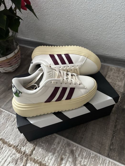 Дамски кецове Adidas