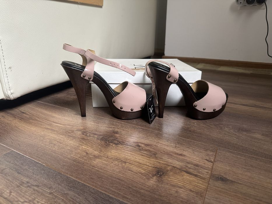 Sandale elegante cu toc inalt si platforma Versace - NOI