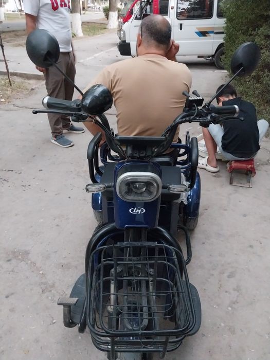 Скутр LARGO MOTORS отличный