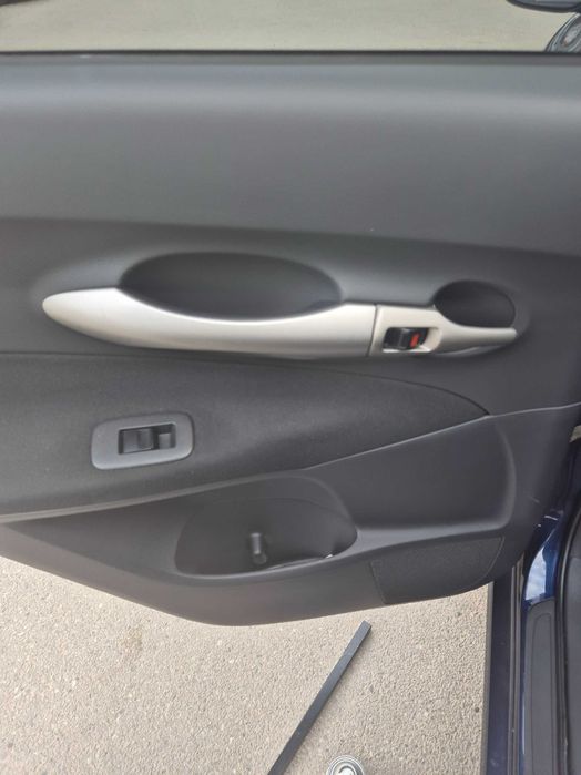 Продавам тойота аурис 1.6 бензин(газ) 124к.с