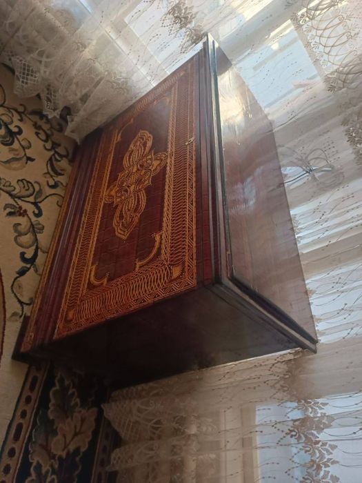 Катта, антиквар сандик сотилади. Кул мехнати.