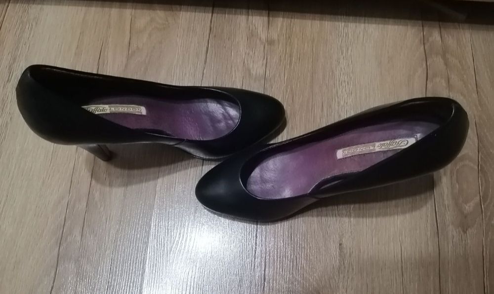 Продам кожаные туфли