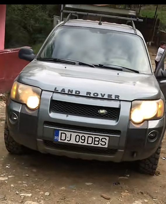 Vând Land Rover fac si schimb