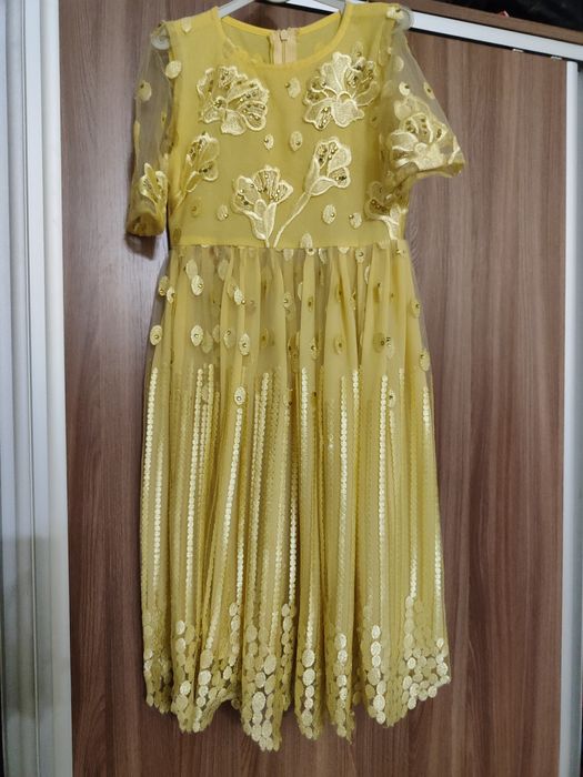 Платья для девочек и девушек