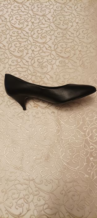 Женская кожаная обувь.