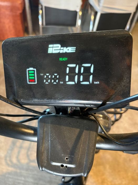 Scuter electric cu pedale