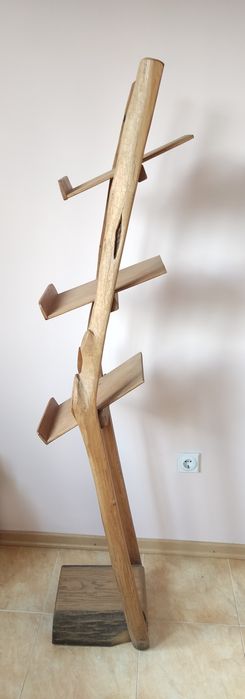 Майсторска дървена стойка за рекламни материали