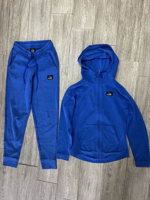 Спортни екипи и дрехи