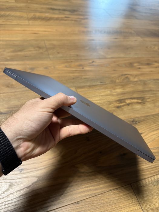 Macbook air 13”, 16gb ram, 512gb stocare, 8core cpu si gpu