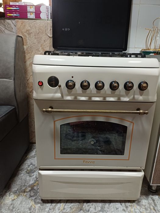 Продаётся газовая плита Ferre.в отличном состояние