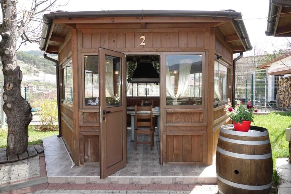 Продажба на оборудвани BBQ беседки