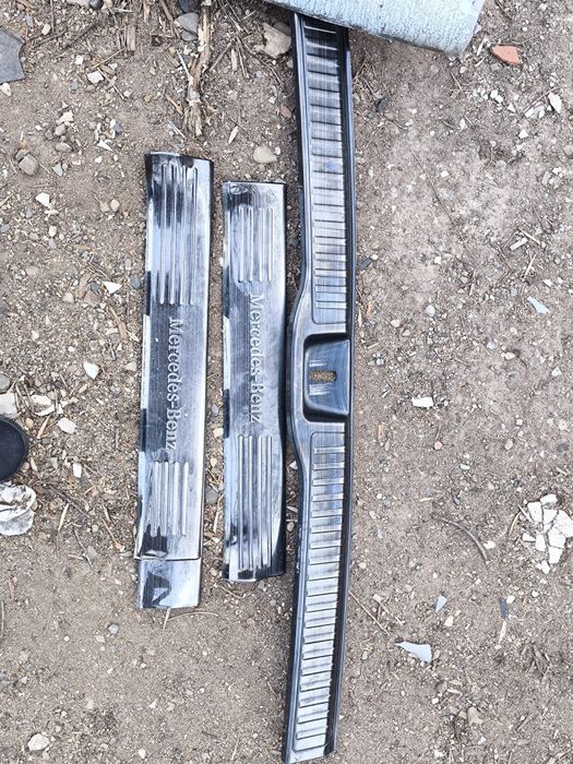 Mercedes Benz прагове, лайсни