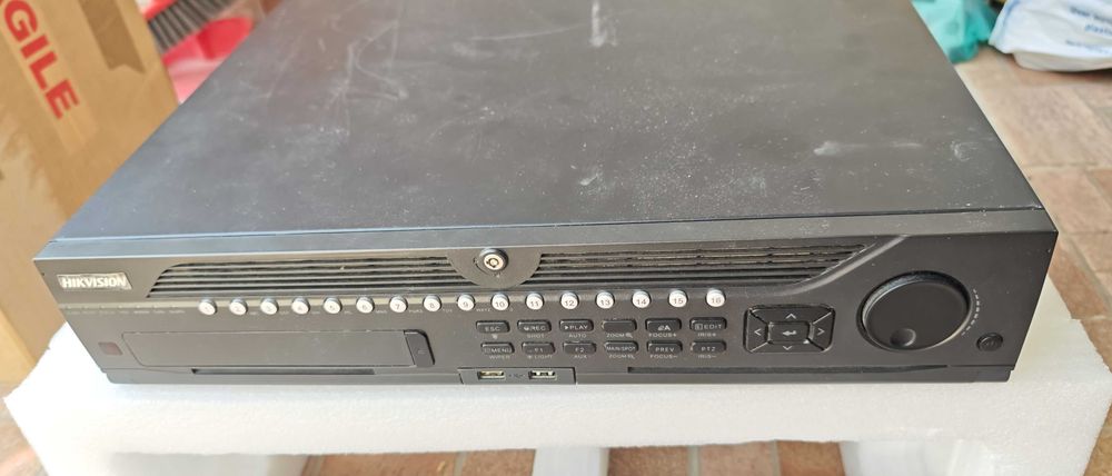 32 канален NVR Hikvision DS-9632NI-I8