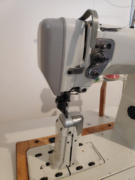 Masina de cusut piele