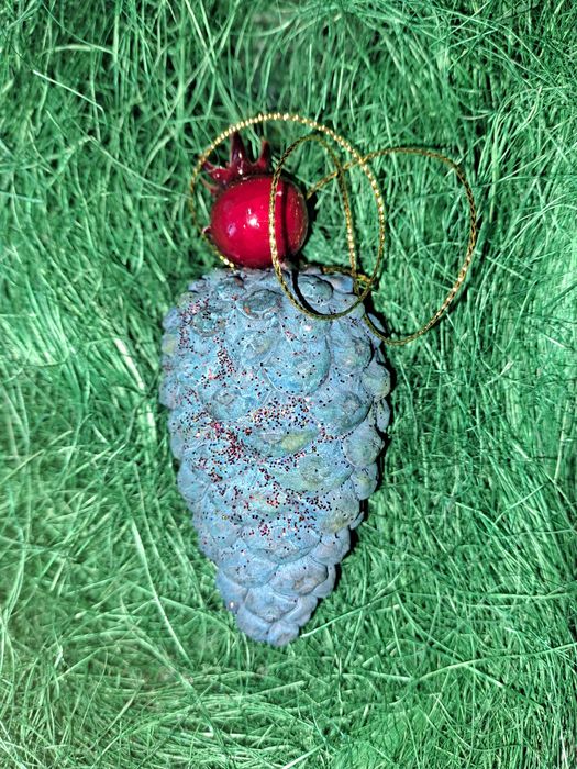 Коледни шишарки ръчна изработка.