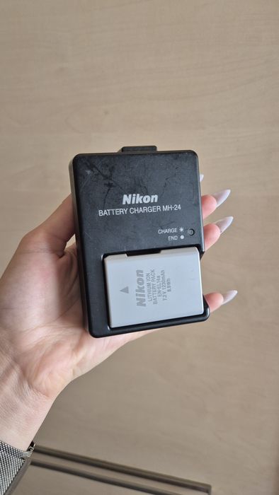 фотоапарат Nikon D3400 с обектив Nikon AF-P DX NIKKOR 18–55mm.