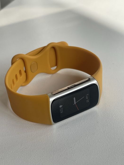 Фитнес смарт часы / браслет Fitbit Charge 6