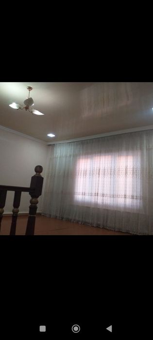 Тошкентда Абу Сахий Бек Топи Савдо Мажмуасини Олдида УчасткаСтудентлар