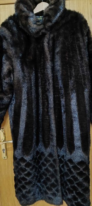 Продавам дамско палто изкуствен косъм