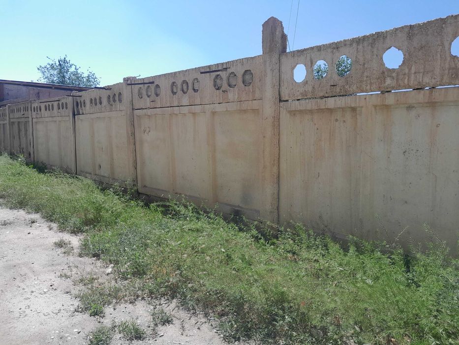 Beton zabor panellari (plita) sotiladi.