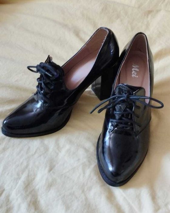 Pantofi negri de lac