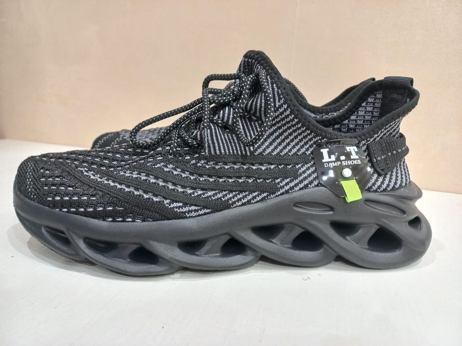 Продам Кроссовки