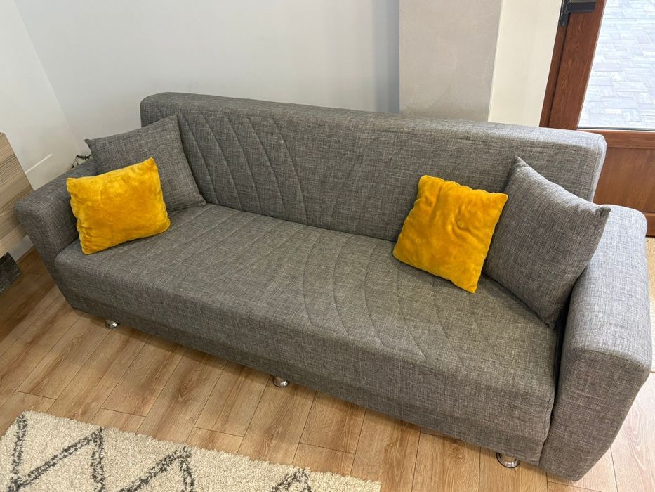 Vand 2 canapele extensibile