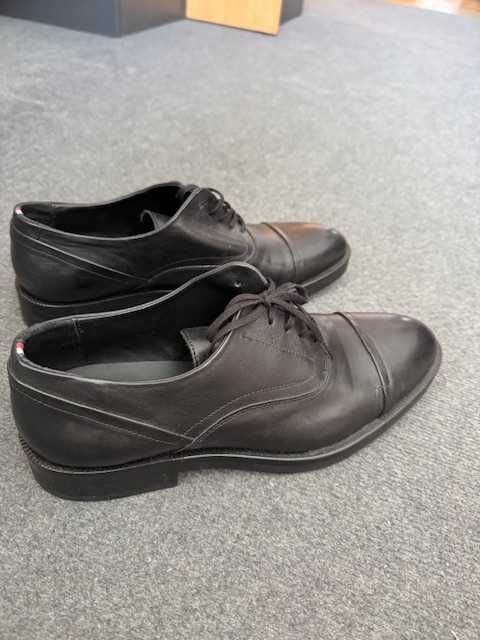 НОВИ обувки естествена кожа Tommy Hilfiger 44