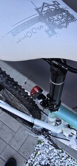 Скот с 2 амортисьора. Нов 26ц.L разм.