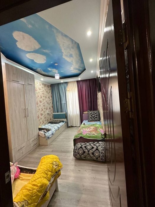 Срочно продаеться 3-ком квартира городе Чирчике районе 4микрарайоне