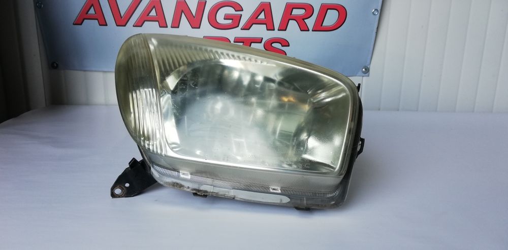 Ляв и десен фар Toyota Rav4 XA20 (2000-2005)