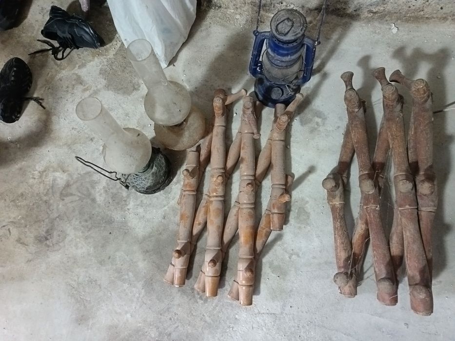 Стари афтентични закачалка и газени лампи