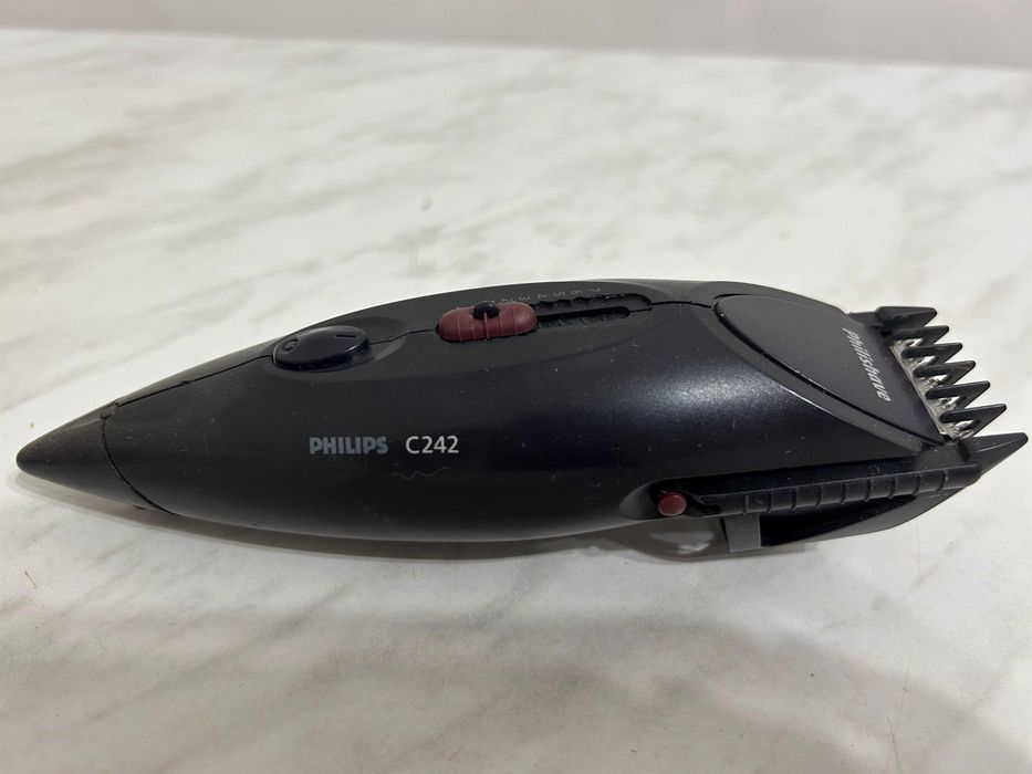 Машинка для стрижки волос | Триммер Philips C242 (продаю на запчасти)