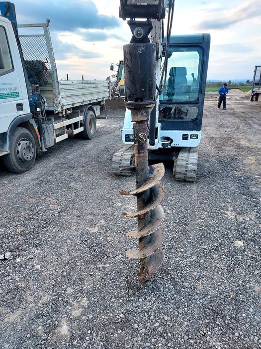 Miniexcavator cu foreza +buldoexcavator