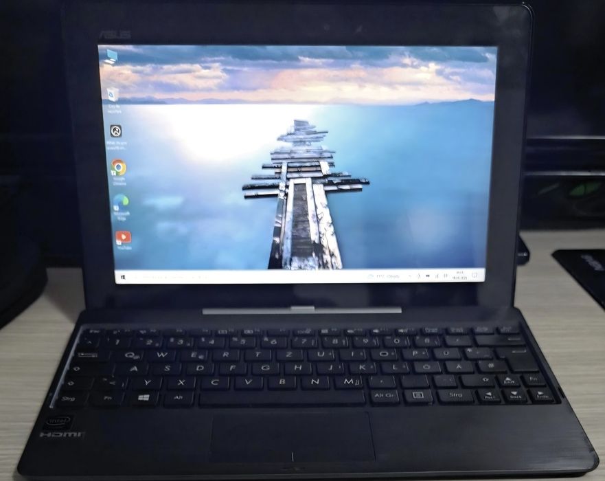 Laptop tableta Asus cu display  touchscreen