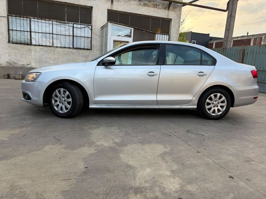 VOLKSWAGEN Jetta 2012 — imagine 3