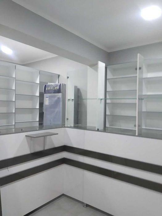 СРОЧНО ПРОДАЕТСЯ недорого мебель для аптеки