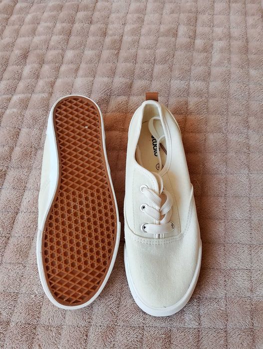 Ботуши, маратонки, кецове