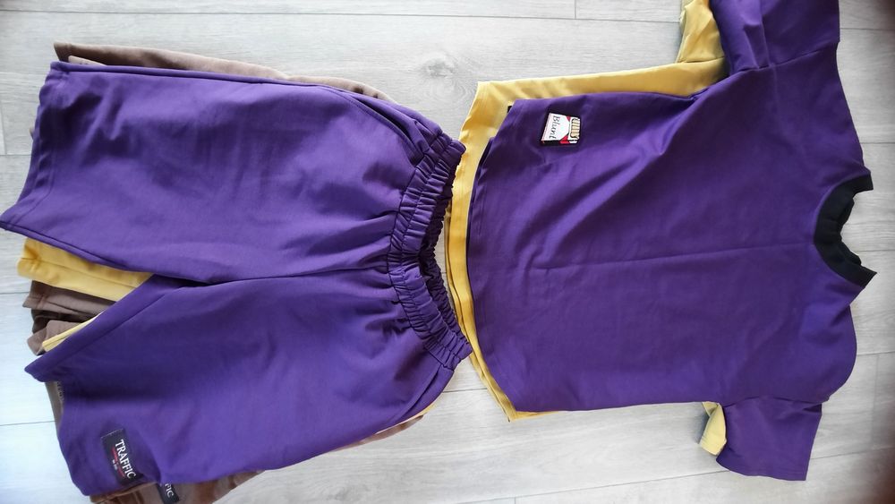 Предлагаются футболки.