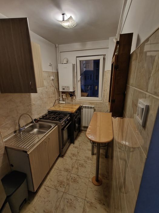 Inchirez apartament 3 camere , pd. Ros