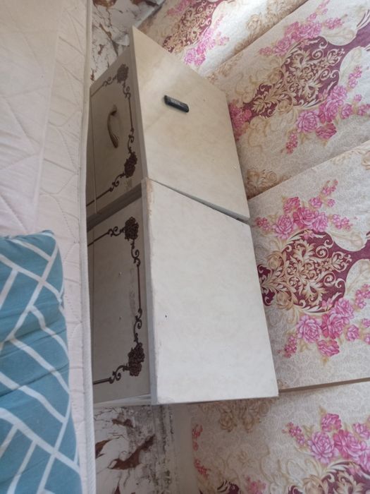 Трюмо без зеркала и 2 тумбочки