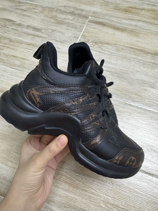 Кроссовки для женщин