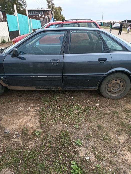 Автомобиль Ауди 80 Б3